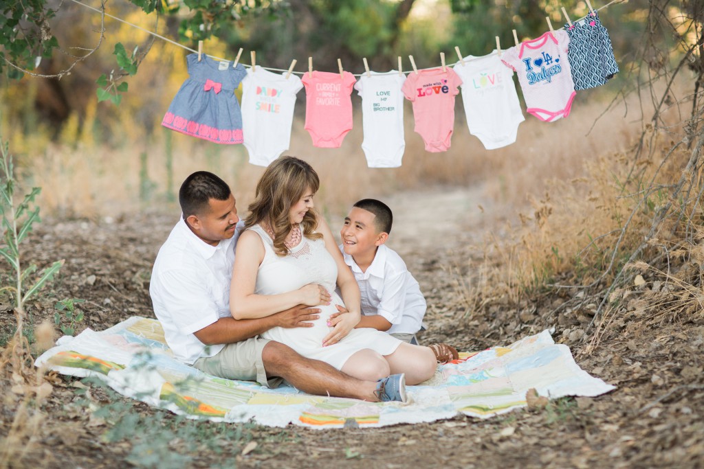 gender reveal maternity session the photege
